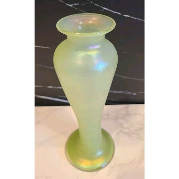 ZELLIQUE Green Iridescent Studio Art Glass Vase Signed 2001 8.5" x 3.25" EUC - Picture 4 of 10